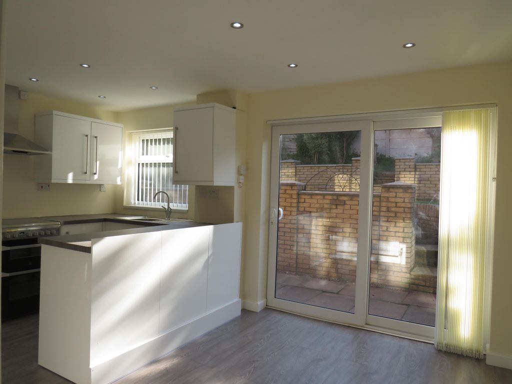 Property photo 3 of 10 Dining Room