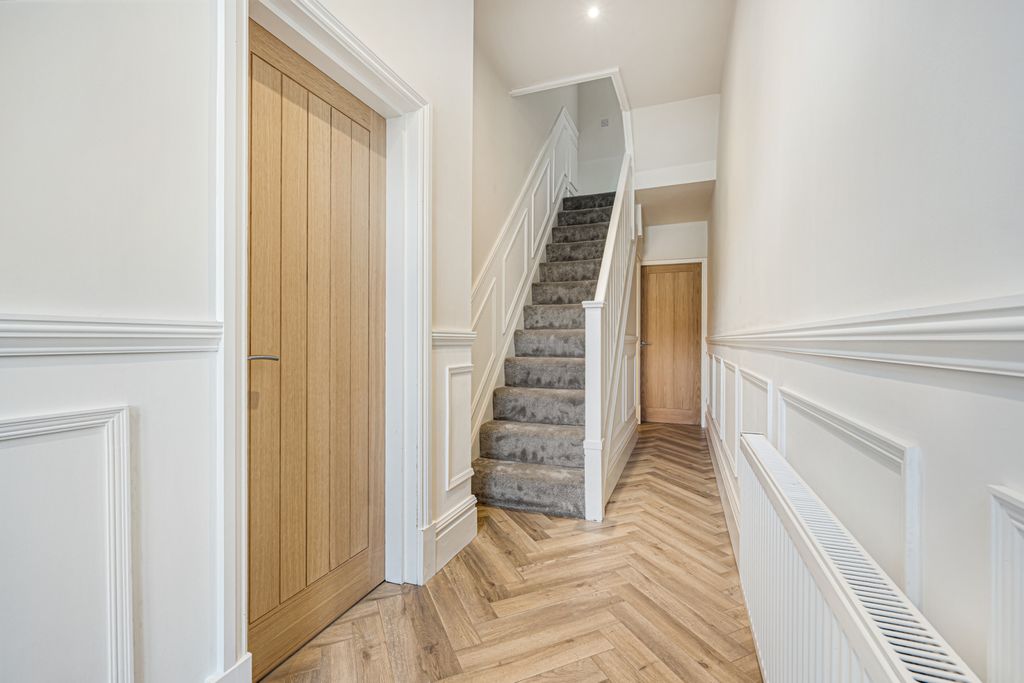 Property photo 2 of 20 Hallway