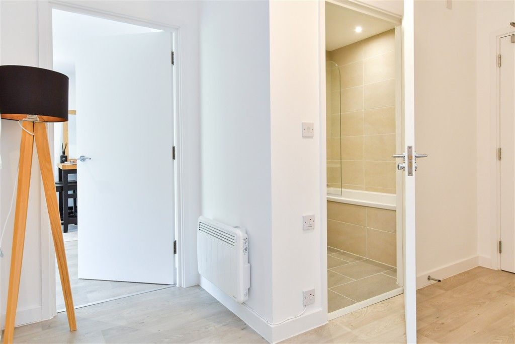 Property photo 3 of 9 Entrance Hall