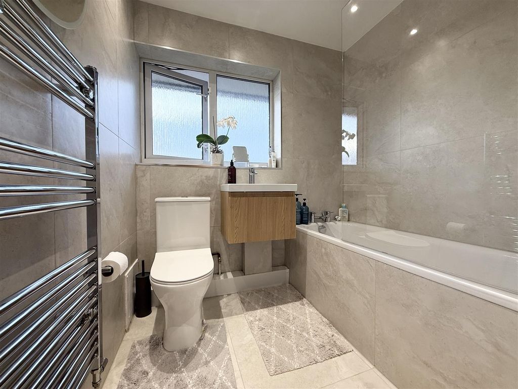 Property photo 3 of 7 Bath.Jpg