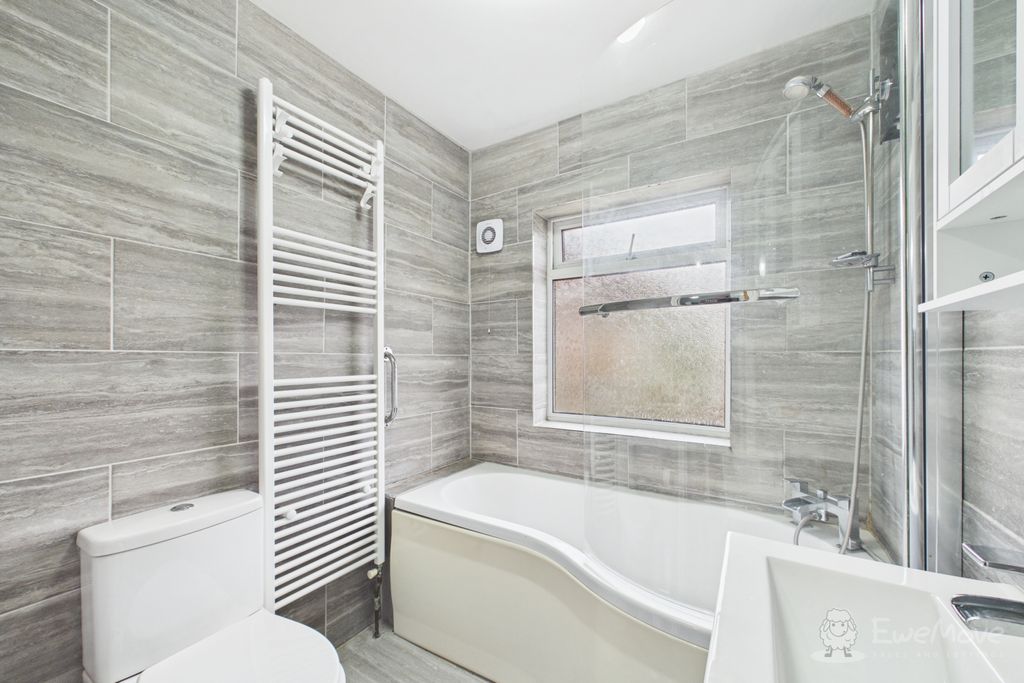 Property photo 2 of 15 Bathroom