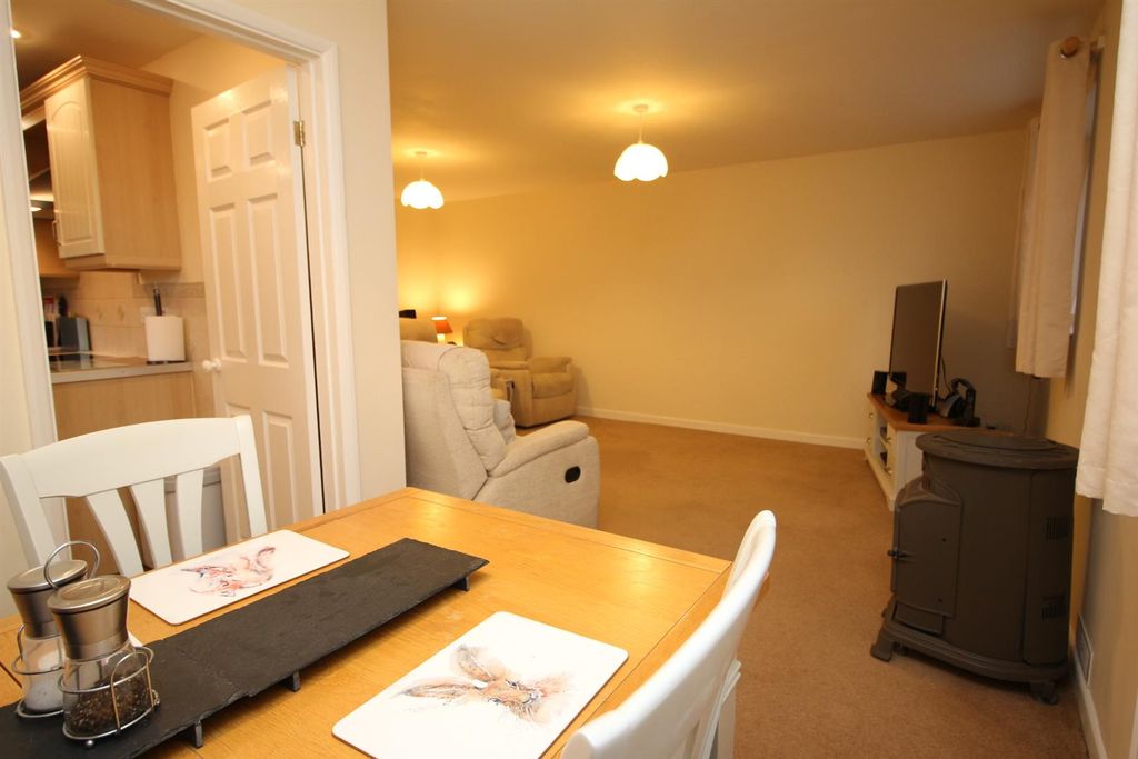 Property photo 3 of 37