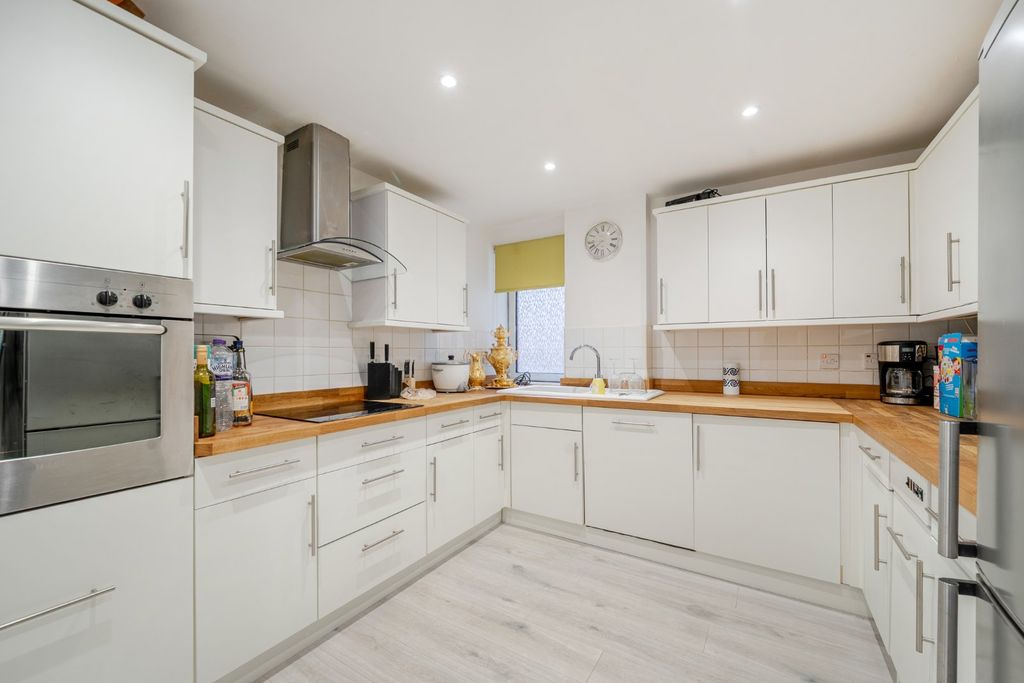 Property photo 2 of 20 Picture No. 11