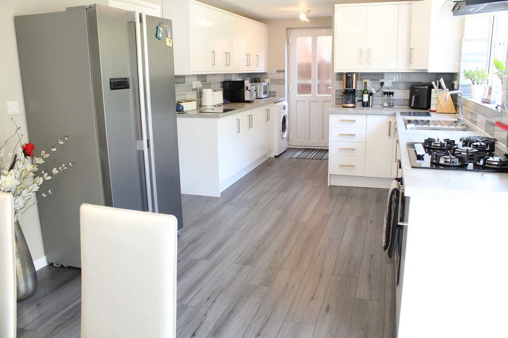 Property photo 2 of 15 Fitted  Dining Kitchen