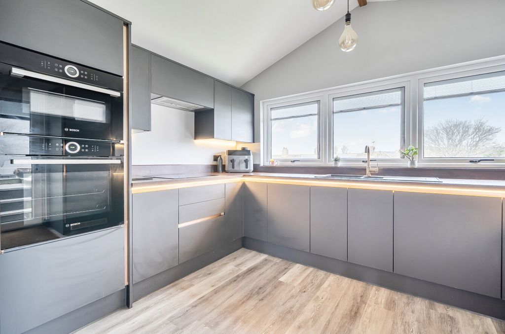 Property photo 3 of 20 1421990-6-69A6Dfe...