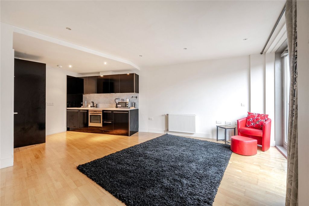 Property photo 2 of 19 Picture No. 10