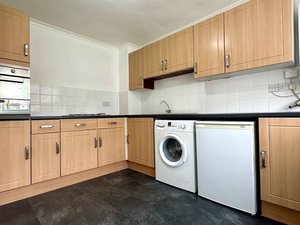 Property photo 3 of 6 Kitchen