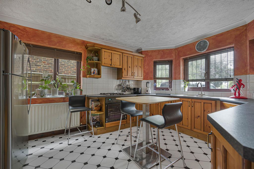 Property photo 2 of 21 Kitchen