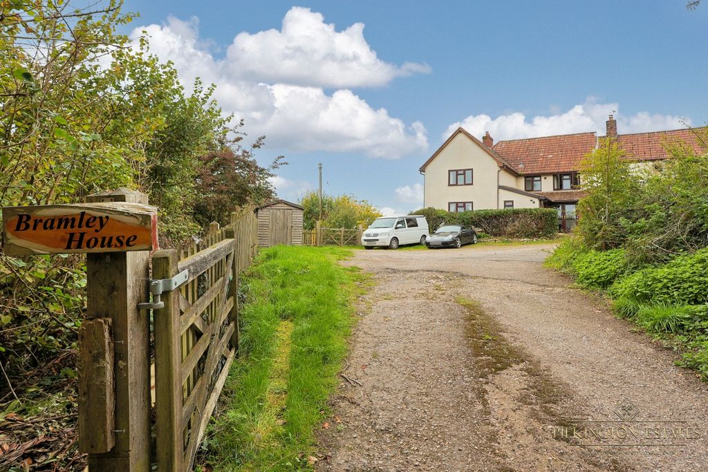 Property photo 2 of 22 4570484