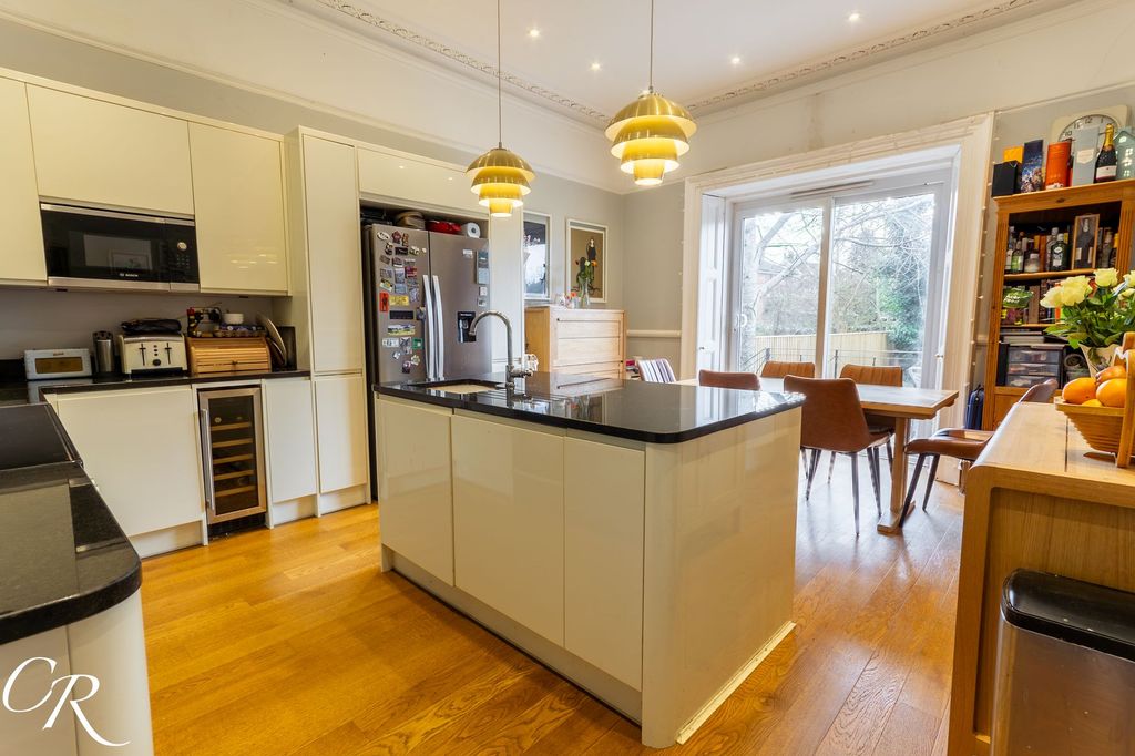 Property photo 3 of 28