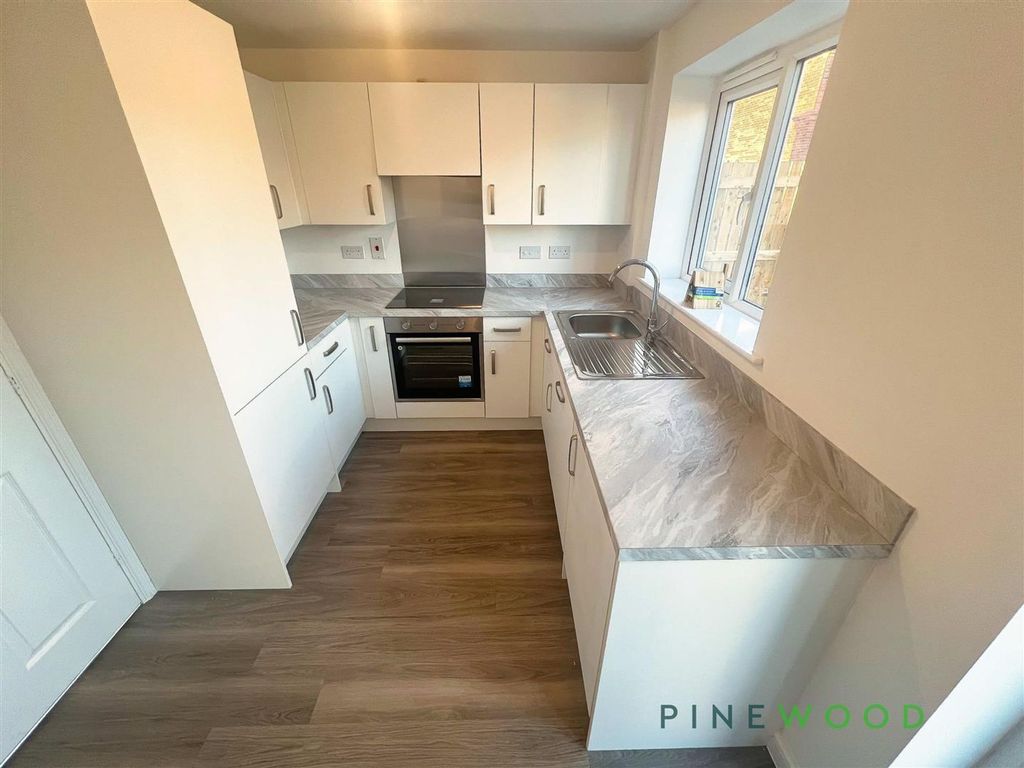 Property photo 2 of 11 Kitchen