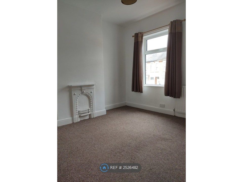 Property photo 2 of 4 Bedroom