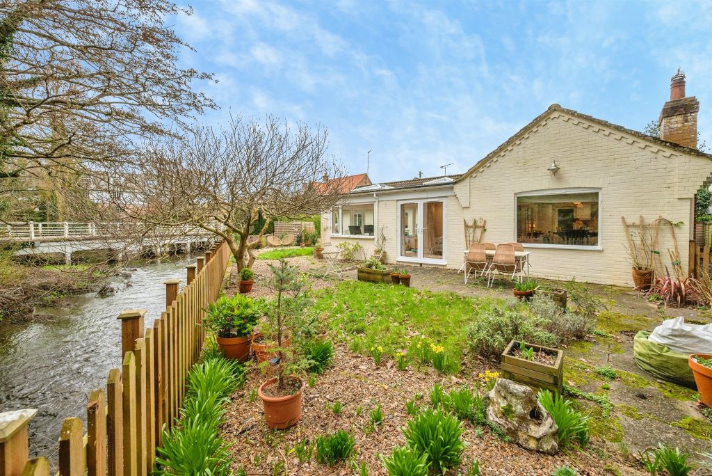 Property photo 1 of 21