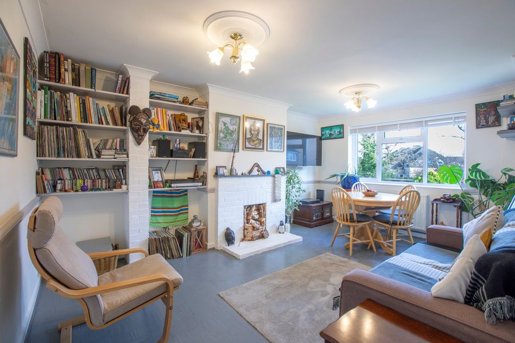 Property photo 2 of 18