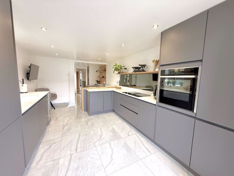 Property photo 3 of 25 Kitchen
