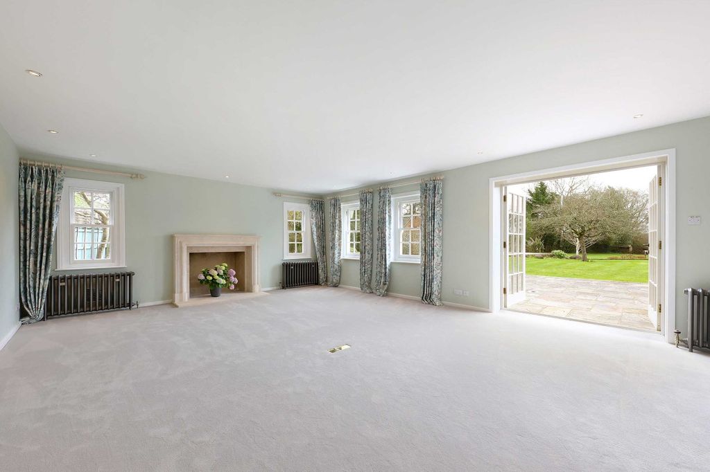 Property photo 2 of 29 Picture No. 18