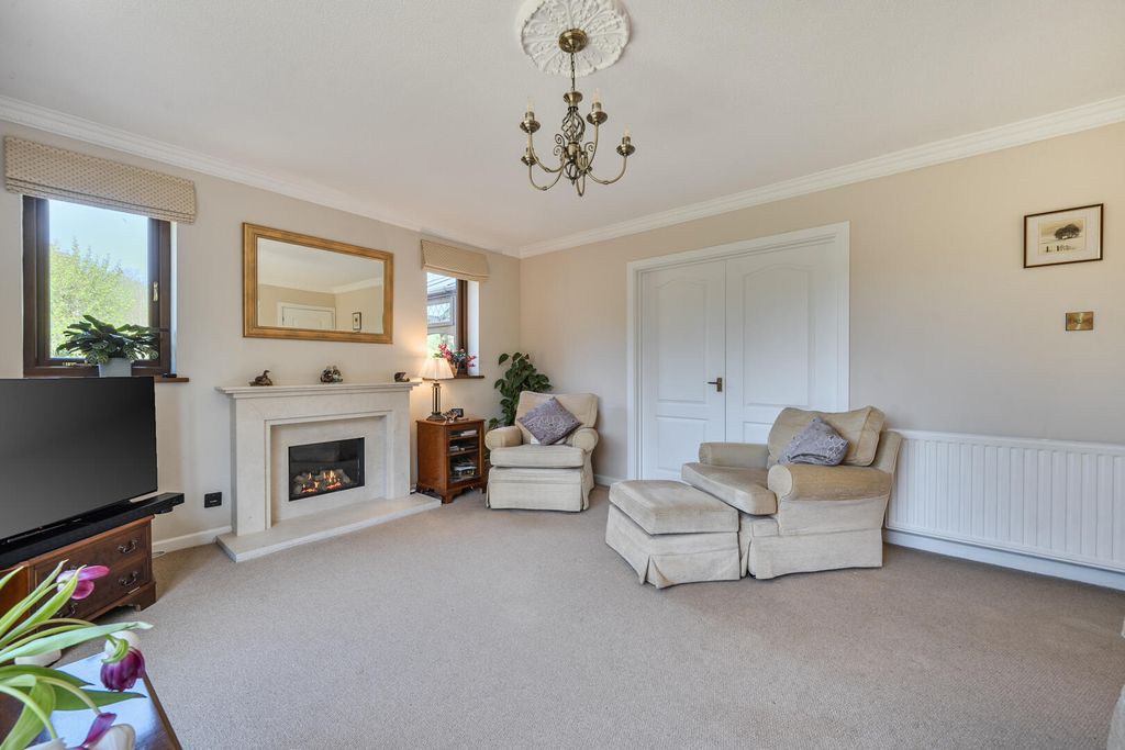 Property photo 3 of 32 Living Room