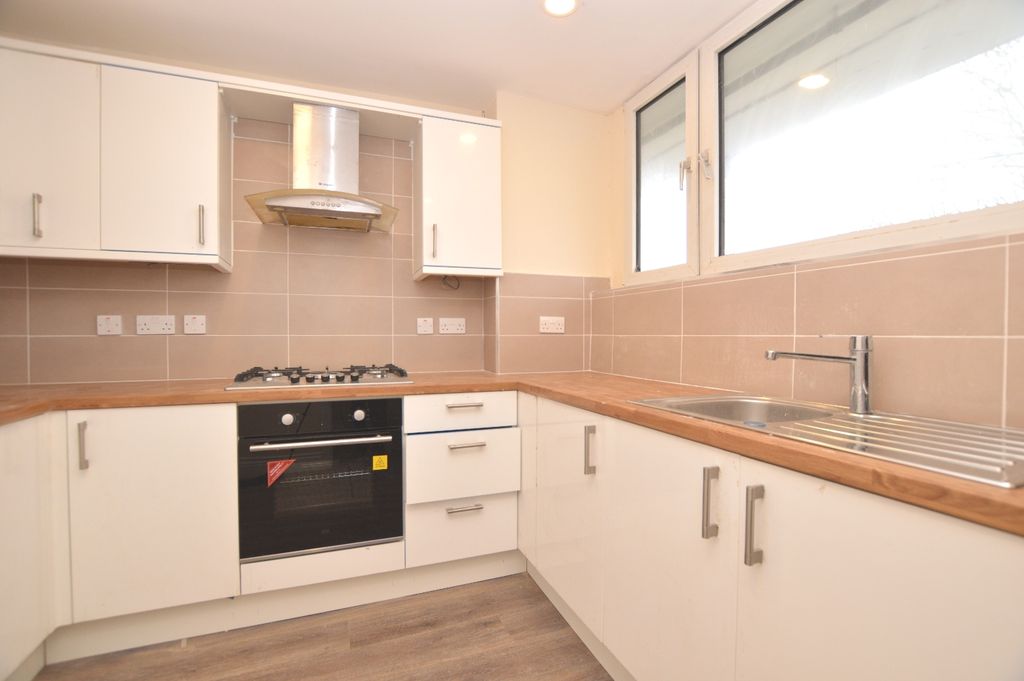 Property photo 1 of 7 Kitchen