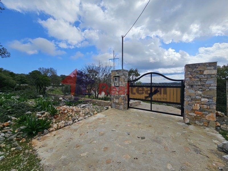 Property photo 2 of 25