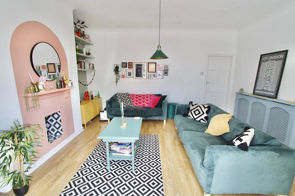 Property photo 2 of 17