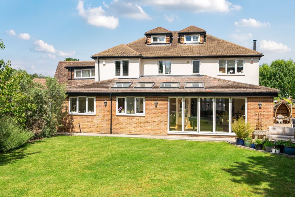 Property photo 2 of 28 Picture No. 36