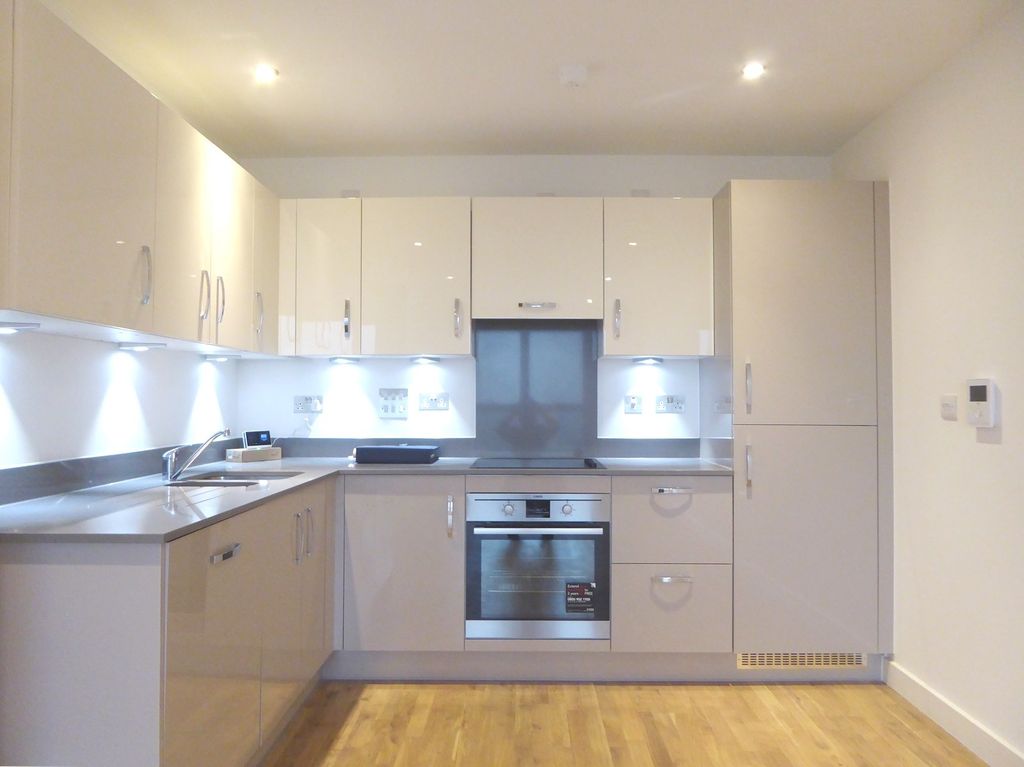 Property photo 3 of 7 Kitchen