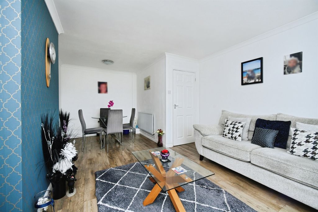 Property photo 2 of 25