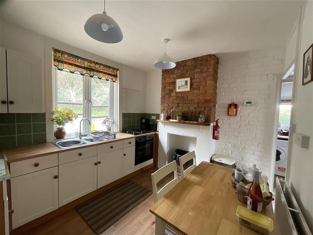 Property photo 1 of 8 Kitchen
