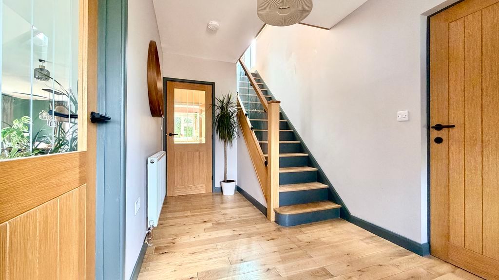 Property photo 2 of 20 Entrance Hall