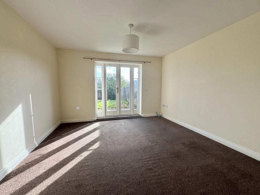 Property photo 2 of 8 2