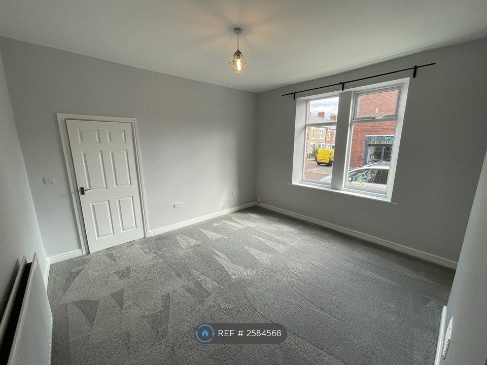 Property photo 2 of 6 Bedroom Pic 2