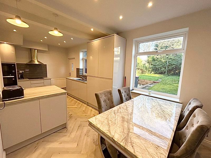 Property photo 1 of 13 Photo 9