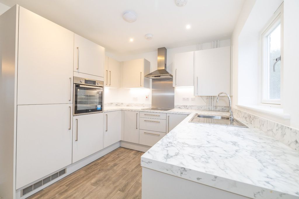 Property photo 2 of 16 Picture No. 26