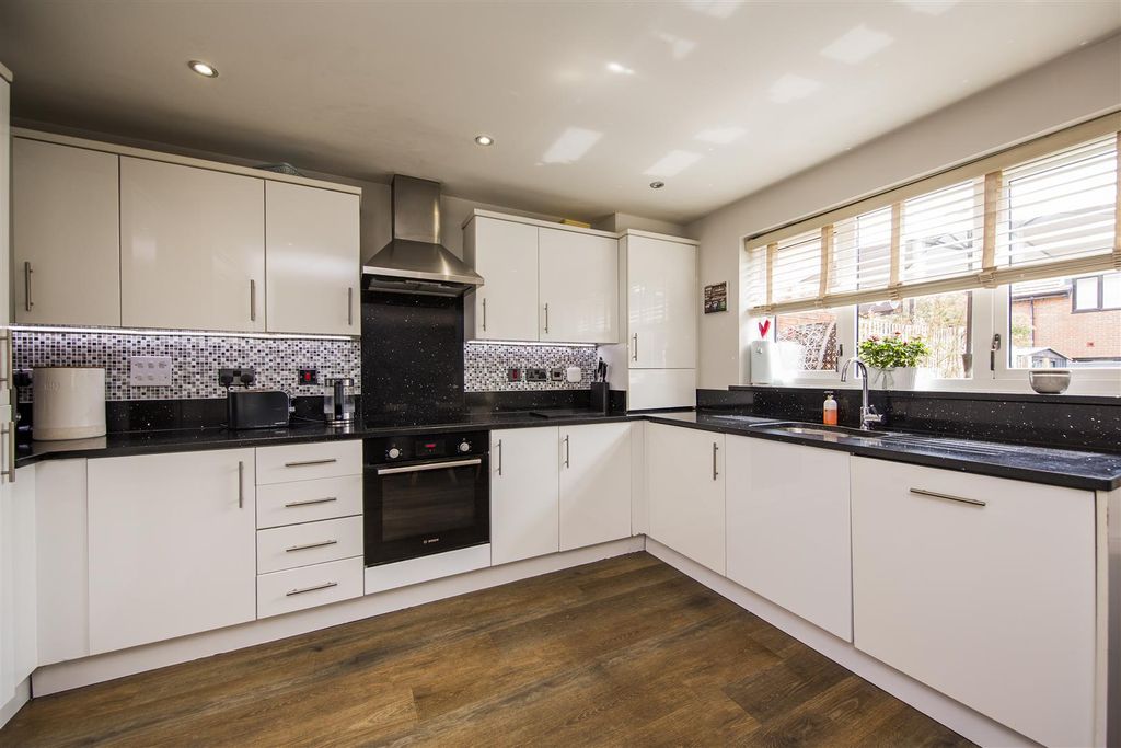 Property photo 3 of 29 Modern Spacious Kitchen
