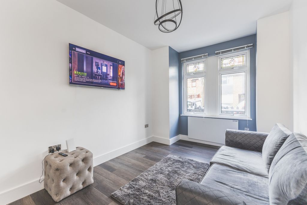 Property photo 2 of 12 Gallery