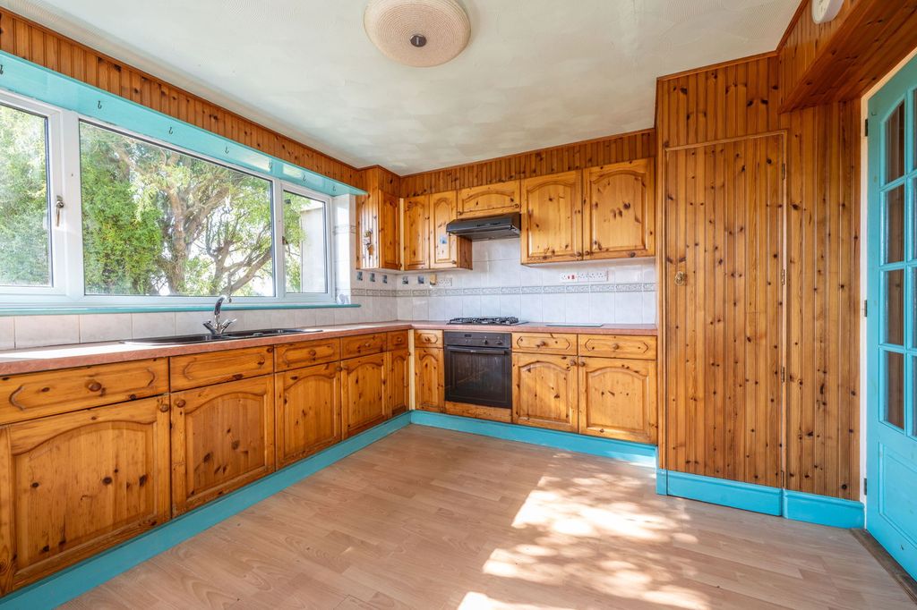 Property photo 3 of 25