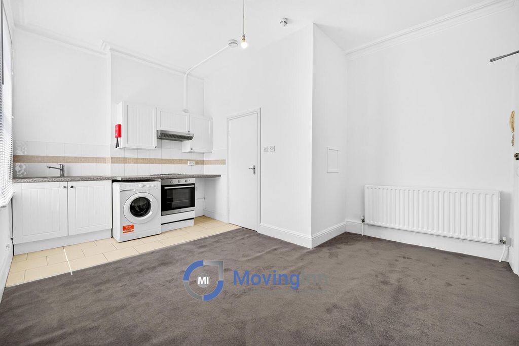 Property photo 3 of 11 Kitchen