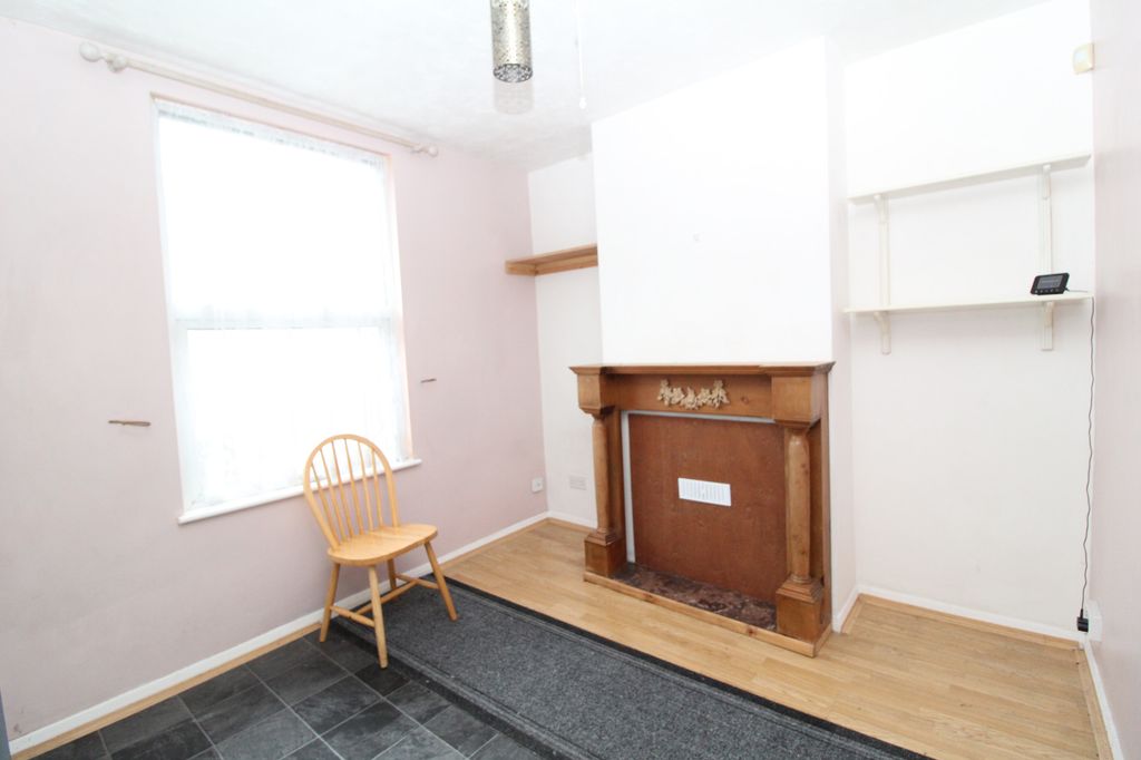 Property photo 3 of 7