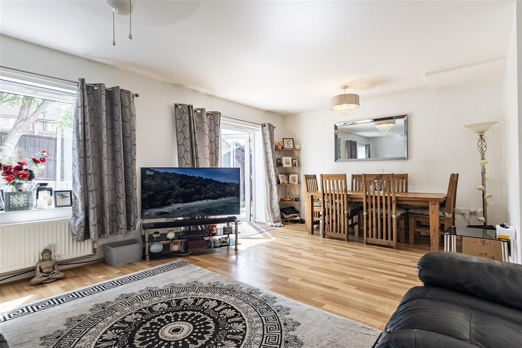 Property photo 3 of 19 12 Barkers Way   (2).Jpg