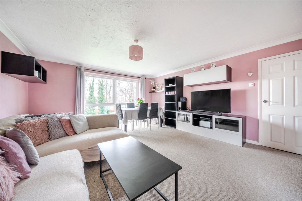 Property photo 2 of 19 Picture No. 11