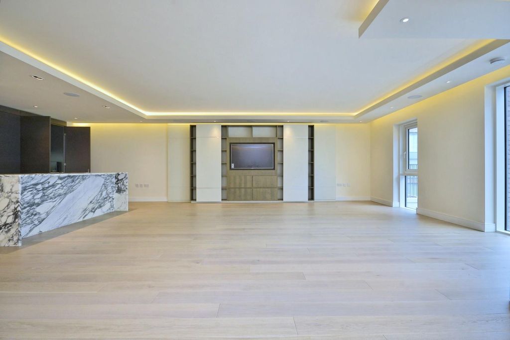 Property photo 3 of 20 Reception