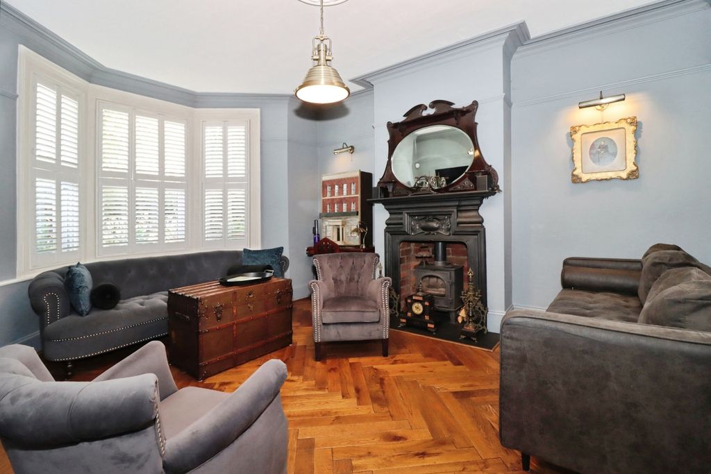 Property photo 3 of 25 Pbox-Img.Jpg