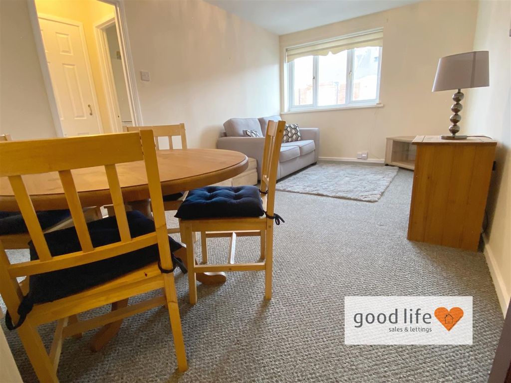 Property photo 3 of 8 Lounge 1 11 Chester Mews_4.Jpg