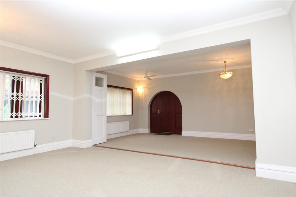 Property photo 2 of 30