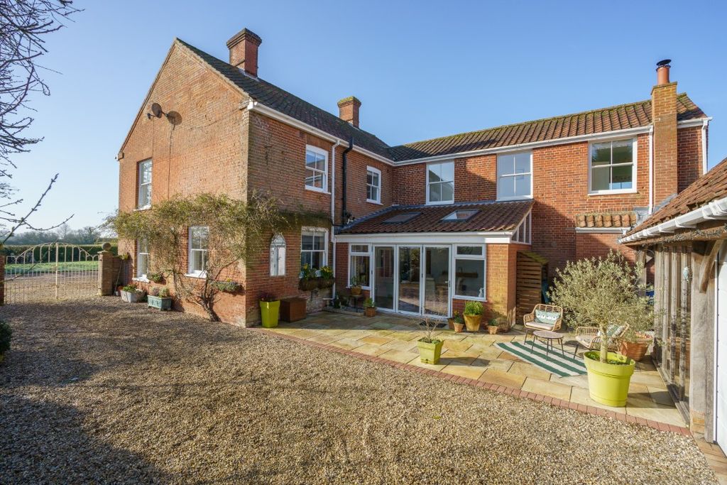 Property photo 3 of 33