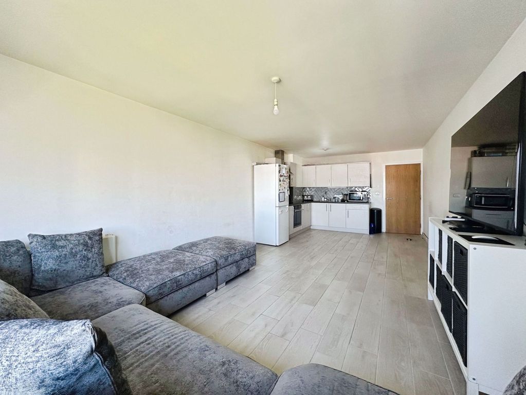 Property photo 2 of 7 Living Space
