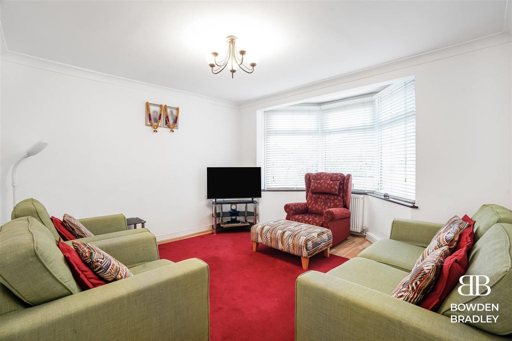 Property photo 3 of 17 Living Room