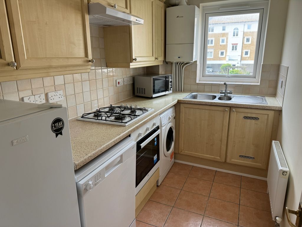 Property photo 3 of 13 Kitchen