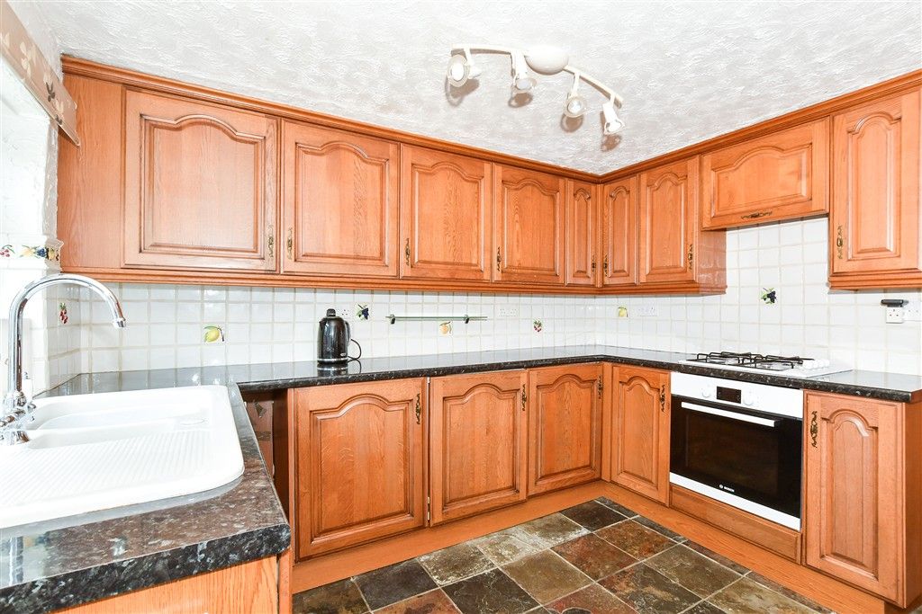 Property photo 3 of 10 Kitchen