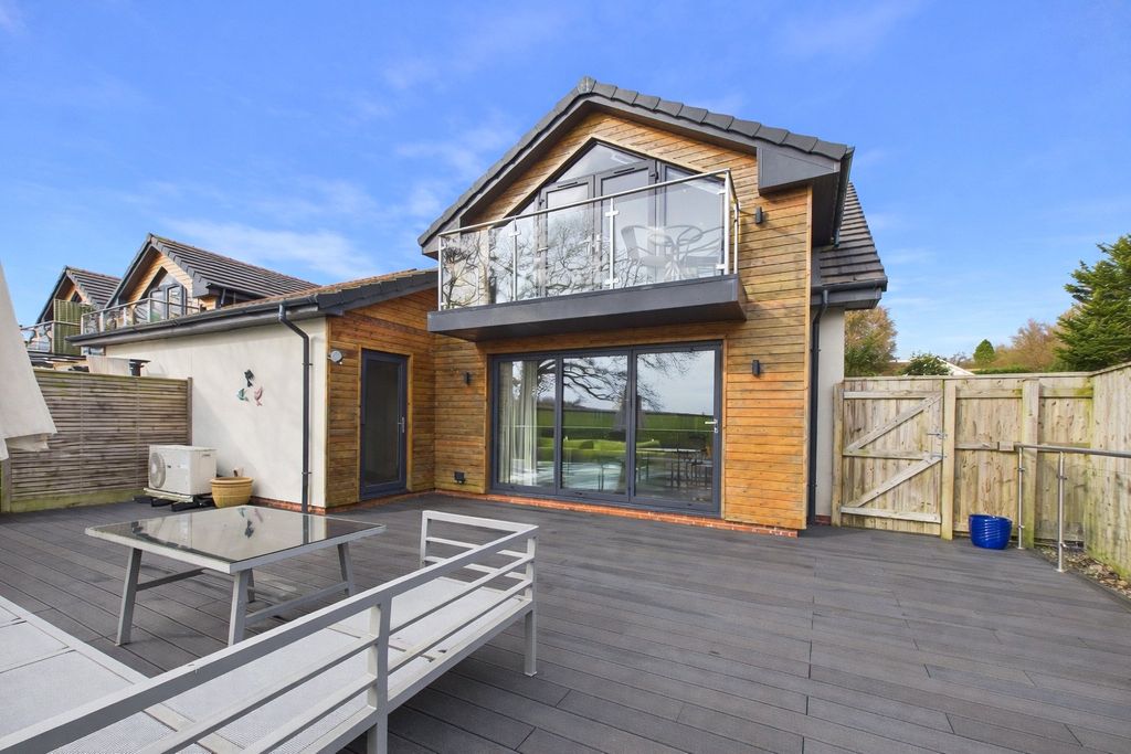 Property photo 1 of 19 Picture No. 11